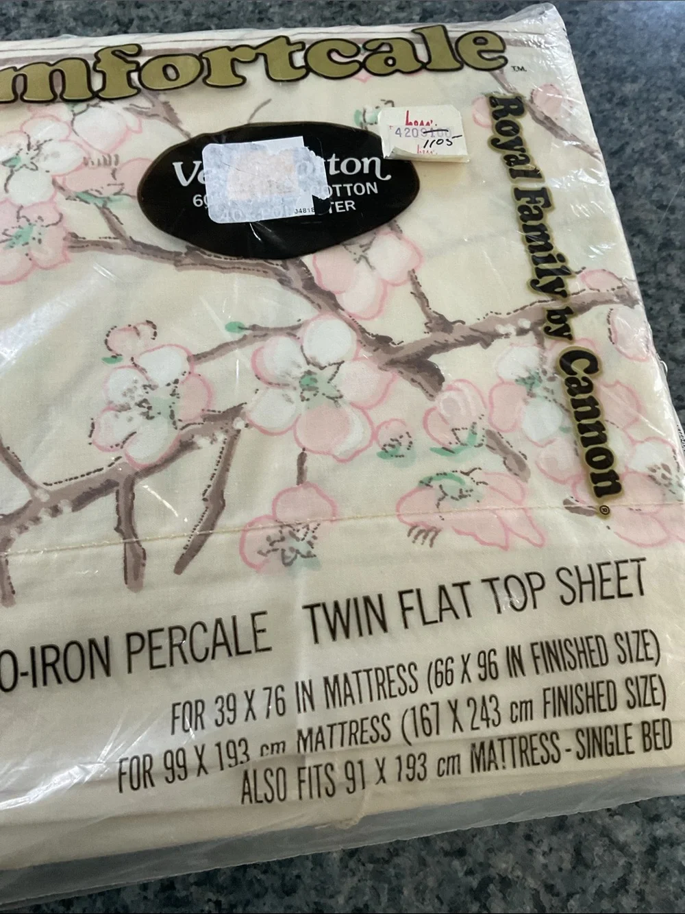 🌸 Cannon ‘Flowering Quince’ twin top flat sheet. Vintage early 1980’s